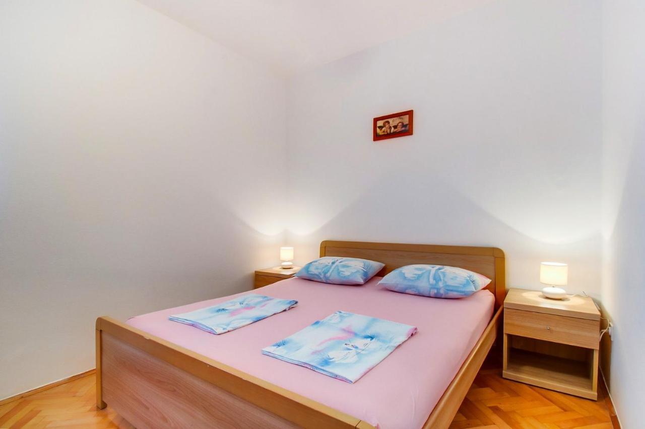 Apartments With A Parking Space มาลีโลชินจ์ ภายนอก รูปภาพ